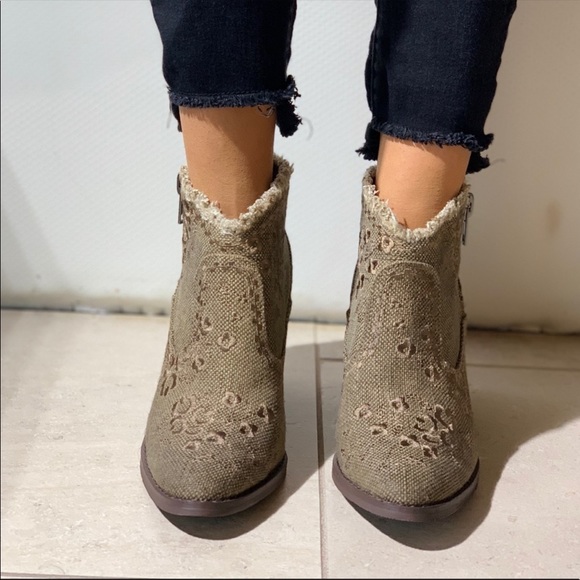 Unique Embroidery Western Cowboy Booties - Picture 4 of 8